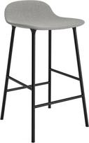 Normann Copenhagen Baro kėdė Form Remix 133 su apmušalu ant juodų kojų 65 cm