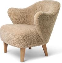 Audo Copenhagen Fotelis Ingeborg Sheepskin su ąžuolinėmis kojomis bežinės spalvos