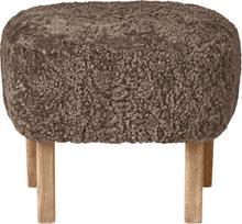 Audo Copenhagen Kojų atrama Ingeborg Sheepskin su ąžuolinėmis kojomis rudos spalvos