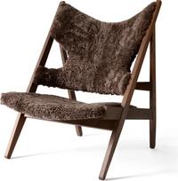 Audo Copenhagen Fotelis Knitting Sheepskin su tamsiomis ąžuolinėmis kojomis rudos spalvos