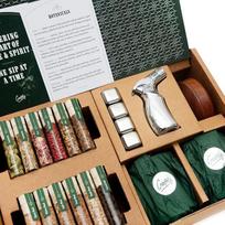 "Pasidaryk pats" viskio ir kokteilių rūkaliaus rinkinys - aukščiausios kokybės medienos ir botaninių augalų rūkymo rinkinys - apima 6 medžio drožles, 6 botaninius augalus, 2 stiklines, viskio akmenis, degiklį ir kaminą - unikali dovana vyrams, gimtadienia
