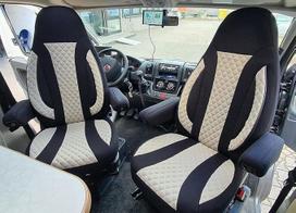 BREMER SITZBEZÜGE WPL410 Individualūs pilotų sėdynių užvalkalai, suderinami su kemperiais Ducato Weinsberg Adria Dethleffs Priedai, 2 apsauginių užvalkalų rinkinys, įskaitant juodos/smėlio spalvos porankių užvalkalus