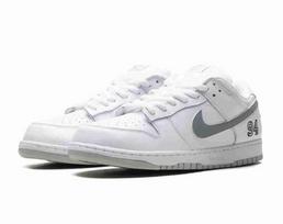 Supreme x Nike Dunk Low SB Pro OG QS Balti HQ8487-100 EU 45 metalo sidabro spalvos/balta