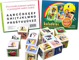 Medinės kaladėlės su lietuviška abėcėle