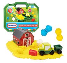 Kinetinio smėlio rinkinys su priedais lagaminėlyje „Ūkis”, Little Tikes