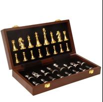 Aukščiausios kokybės metalinis vakarietiškas šachmatų rinkinys su pasvertomis figūrėlėmis ir sulankstoma šachmatų lenta suaugusiems 31*15*6cm Wood Box Packaging