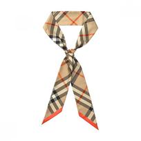 Burberry 8088136 A2021 Patikrintas šilkinis twily skara 8088136 A2021