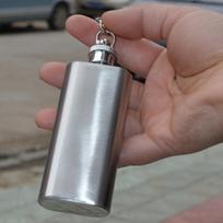 Nešiojamas mažas mažas nerūdijančio plieno kolba stilingas vyno butelio vėliavėlė su raktų pakabuku 2 ounces