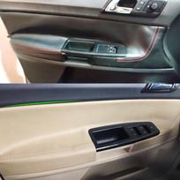 Minkštos odos durų panelės dangtelis, skirtas VW Polo Sedanas 2004 2005 2006 2007 2008 2009 2010 2011 Automobilio durų porankio panelės odinis apdailos dangtelis Front Pair Black-red
