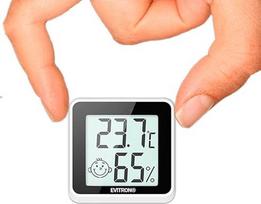 1 x mini termometras drėgmėmatis vidaus skaitmeninis - temperatūros ir drėgmės matuoklis - patogus ekranas ir šypsenėlės - stovas arba lazdelė - skirtas svetainei, biurui, kūdikio kambariui ir kt.