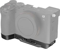 SMALLRIG "Sony A7C II/A7CR" apatinė tvirtinimo plokštė (juoda) su integruota greitojo atlaisvinimo plokštele "Arca", QD moteriška, lizdu diržui, 1/4"-20 ir 3/8"-16 sriegių skylėmis - 4438