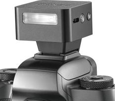 ZT08 C mini TTL prisegama blykstė "Canon" fotoaparatams (E-TTL II), 47 g, 28 mm platus kampas, retro metalo/odos dizainas su OLED ekranu, 740 blyksnių, greitas įkrovimas (juoda)