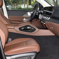 Šoninė apsauginė apdailos juosta automobilio centrinei konsolei ir porankiui. Tinka Mercedes For Benz GLE ir GLS klasės modeliams.