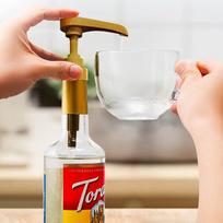 Aplikacijos, dekoracijos, lipdukai, Auksinė kavos sirupo pompa – kavos skonio sirupo pompa sirupo buteliams Tinka 25,4 uncijos/750 ml buteliukams – 2 pak.