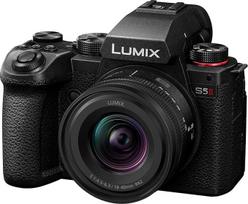 "Panasonic" DC-S5M2NE LUMIX DC-S5M2 pilno kadro veidrodinio fotoaparato korpusas, 4K 60P ir 6K 30P vaizdo įrašymas, atverčiamas ekranas, "Wi-Fi", "L-Mount", "Phase Hybrid AF", "Active is", su S-R1840E 18-40 mm S objektyvu, juodas