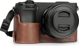 "MegaGear" natūralios odos pusiau fotoaparato dėklas "Sony Alpha a6700" - stilingas ir apsauginis, rudos spalvos, fotoaparato dėklas