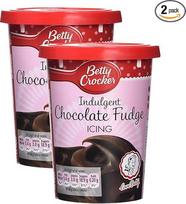 "Betty Crocker Indulgent Chocolate Fudge Icing 2 x 400 g (800 g) - Šokoladinė irisinė torto glazūra
