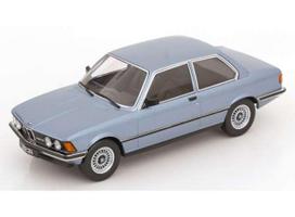 PRE-ORD3R KK - Scale Modeliukas 1/18 1978 BMW 313i E21, light blue metallic