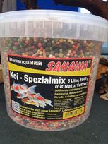 Koi Food Special Mix 5 l kibiras 1600 g su natūraliais pašarais, tvenkinių pašarais, tvenkinių lazdelėmis, auksinių žuvelių karoliukais, žuvų maistu, šaltame vandenyje gyvenančioms žuvims