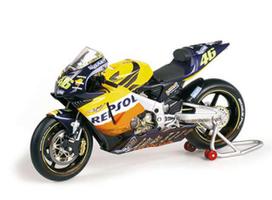 PRE-ORD3R Minichamps Modeliukas 1/12 2002 Honda RC211V #46 Valentino Rossi Team Repsol Honda World Champion 2002, Dirty Version, various