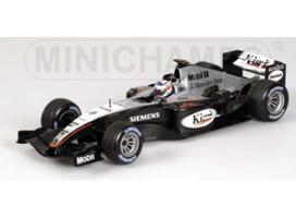 PRE-ORD3R Minichamps Modeliukas 1/18 2004 McLaren Mercedes MP4/19 Kimi Raikonen, silver/black