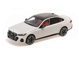 PRE-ORD3R Minichamps Modeliukas 1/18 2023 BMW i5, white metallic