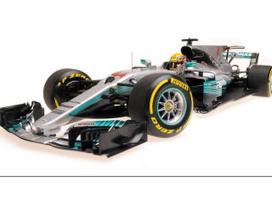 PRE-ORD3R Minichamps Modeliukas 1/18 2017 Mercedes Benz AMG Petronas F1 Team W08 EQ Power World Champion Lewis Hamilton, silver/green