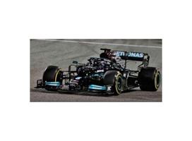 PRE-ORD3R Minichamps Modeliukas 1/43 2021 Mercedes AMG Petronas Formula One Team W12 E Performance Bahrain GP Lewis Hamilton, black/red/light green