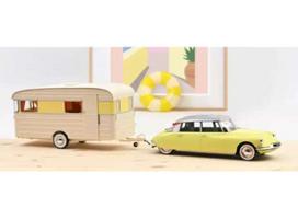 PRE-ORD3R NOREV Modeliukas 1/18 1960 Citroen DS 19, jonquille yellow & caravan digue panoramic