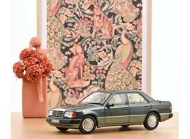PRE-ORD3R NOREV Modeliukas 1/18 1990 Mercedes Benz 230 E, night green metallic