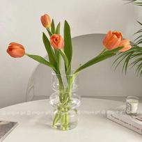 Mid-Century Black Glass Vase: Retro Light Luxury for Fresh Flower Arrangements