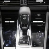 L10A Automobilio pavarų perjungimo rankenėlės skydelio apdailos dangtelis Porsche Cayenne 2018- juoda