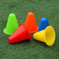 8 cm treniruočių kūgiai riedučiams ir pačiūžoms slalomui ir futbolo kliūčių ruožams 10 pieces