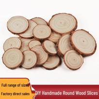 Rankomis dažytos apvalios medinės skiltelės rankdarbiams ir darželio dekoravimui Diameter 3-4cm, Thickness 0.5cm