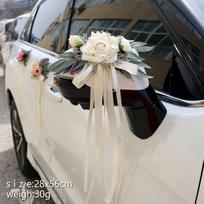 Kūrybiškas romantiškas vestuvinis automobilis gėlių juosta nuotakos vestuvinė puokštė dekoracija gėlės dirbtinės rožės ceremonija vakarėlio dekoras balta