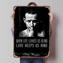 Chester Bennington citata Metalinė sienos meno dekoracija Kai gyvenimas mus padaro aklus Meilė išlaiko mus malonius Individualus muzikos plakato dekoras 30x40cm(11.8x15.7inch) black
