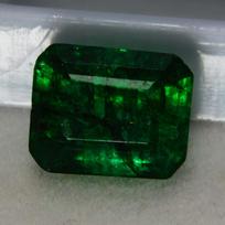 Natūralus žalias Kolumbijos smaragdas 9 karatų smaragdo pjūvio sertifikuotas laisvas brangakmenis 13.4 mm approx žalia