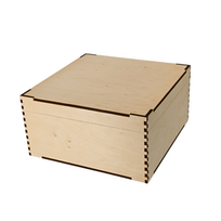 Medinė skrynios tipo dėžė su atverčiamu dangčiu – 30×30×15 cm