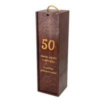 Medinė dėžė vyno buteliui su virvele ir drožlėmis – 36x9x9 cm