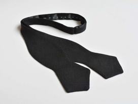 Surišama juodo lino vyriška peteliškė