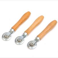 Rankinis lankstymo volelio įrankis popieriui ir kartonui Solid Wood Handle Creasing Wheel 0.5 Width