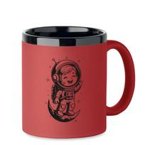 Graviruotas puodelis "She is an astronaut"