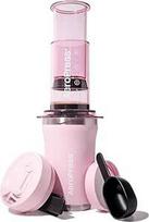 "AeroPress Go Plus" mažas nešiojamasis kavos virimo aparatas kelionėms ir stovyklavimui - "3-in-1" kavos gaminimo būdas, derinantis prancūzišką spaudą, puodelį ir espreso kavą, užtikrinantis sodrų kavos skonį be kartumo (rožinis)