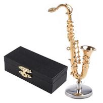 Mini saksofono muzikos instrumento modelis Miniatiūrinė varinė sagė Dekoratyvinis stalo eksponatas su muzikos instrumentu 8.5cm metal mouth on