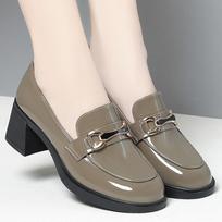 Moteriški dirbtinės odos bateliai Platforma Stambūs lopšeliai, slystantys laisvalaikio batai Neslystantys laisvalaikio PU verslo batai „Penny Heeled Loafers“, skirti puošniam darbui moterims 35 juoda