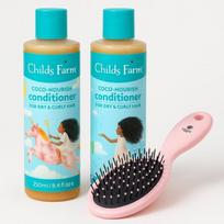Childs Farm Coco-Nourish kondicionierius garbanotiems plaukams 250 ml (2 vnt.) + plaukų šepetys