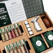 "Pasidaryk pats" viskio ir kokteilių rūkaliaus rinkinys - aukščiausios kokybės medienos ir botaninių augalų rūkymo rinkinys - apima 6 medžio drožles, 6 botaninius augalus, 2 stiklines, viskio akmenis, degiklį ir kaminą - unikali dovana vyrams, gimtadienia