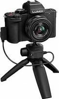 "Panasonic" LUMIX DC-G100VEB-K tinklaraščio kamera su "Lumix G Vario 12-32 mm f3,5-5,6" ir trikojo rankena SHGR1