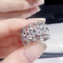 Niche Light Luxury Irregular Micro-Inlaid Circle Zircon Ring Luxury High-End Female Gypsy Star Snowflake Ring Adjustable opening