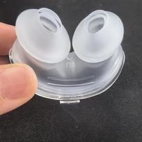 Resmed Airfit P10 2 vnt. keičiamos nosies pagalvėlės CPAP kaukei - didelis dydis įtrauktas skaidri